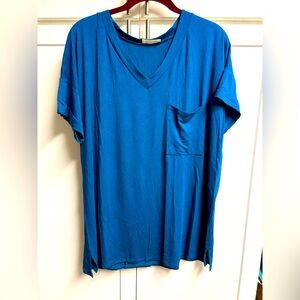 Turquoise Short Sleeve One Pocket V neck Top Sz L